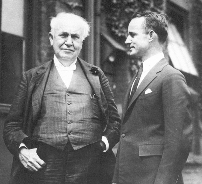 Photo of Thomas Edison with Napoleon Hill after Hill presented Edison with an award that Edison returned (1923)